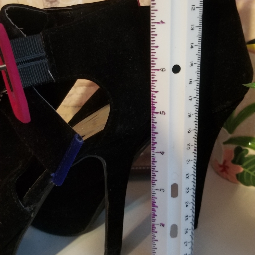 Black heeled boots - Picture 4 of 4